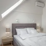Swan Apartment *