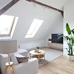 Swan Apartment *